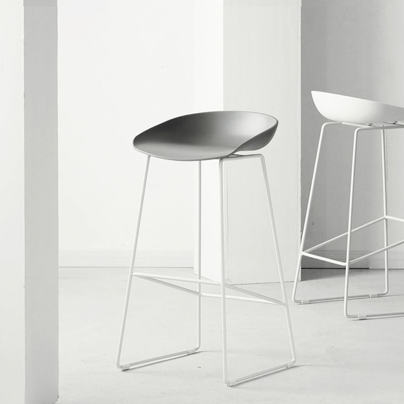 Nordic Indoor Simple Barstool Low Back Steel Tall Stool with Plastic Seat Clearhalo 'Bar Furniture' 'Bar Stools' 'bar_stools' 'furn' 'furn_bar_stools' 'Furniture' 'furniture_bar_stools' 'Kitchen & Dining Furniture' 1200x1200_570fb193-3507-46e5-a6f8-9c0f36771813