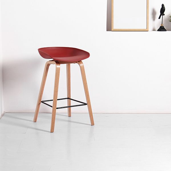 Tabouret de bar contemporain tabouret de comptoir en plastique avec des jambes en bois