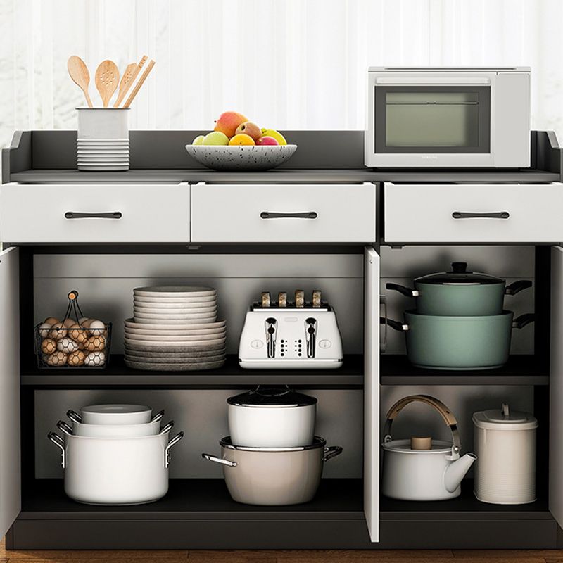 Moderno tavolo da pranzo con finitura antica in legno ingegnerizzato con deposito aperto