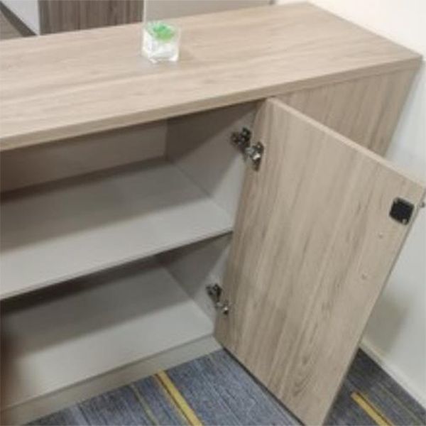 Mobile moderno in legno con chiusura e archiviazione laterale