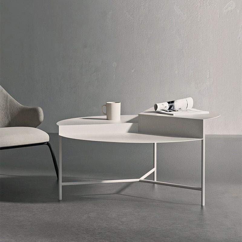 Mid-Century Modern Round Coffee Table with 3 Legs in Iron Cocktail Table