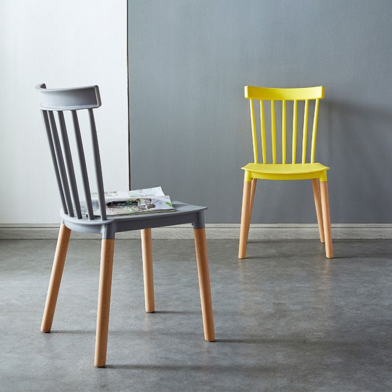 Sedia a bordo posteriore in legno contemporaneo in legno.