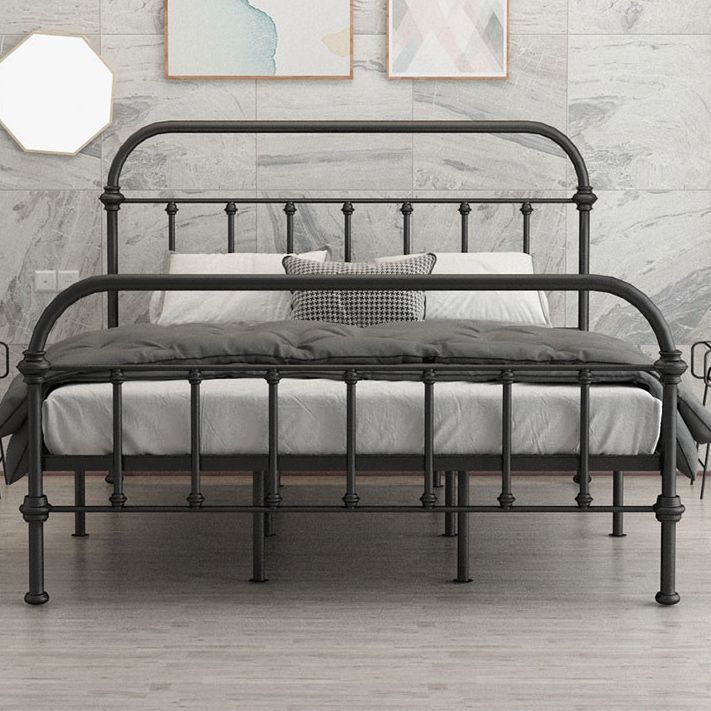 Luxe standaardbed met open frame hoofdeinde en metalen benen