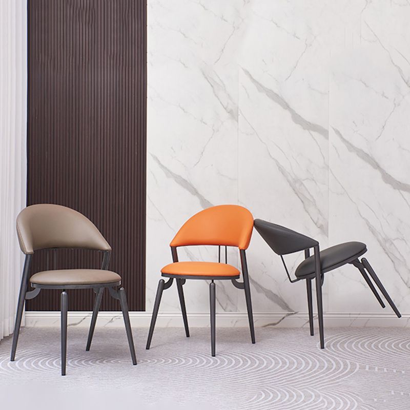 Metaal industriële eetkamerstoel matte afwerking open achterkant stoel