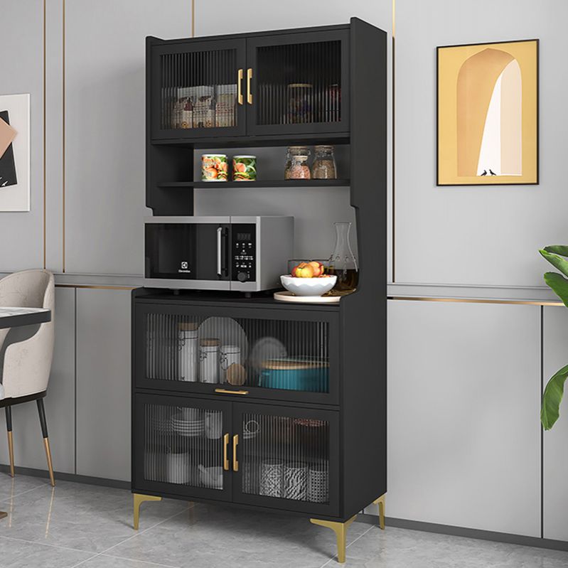 Server di cucina in legno con countering in pietra sinterizzato con porte di vetro