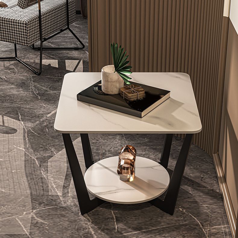 Mesa de pizarra cuadrada de las patas cruzadas contemporáneas con estante