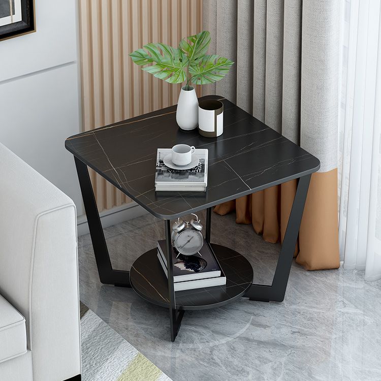 Mesa de pizarra cuadrada de las patas cruzadas contemporáneas con estante