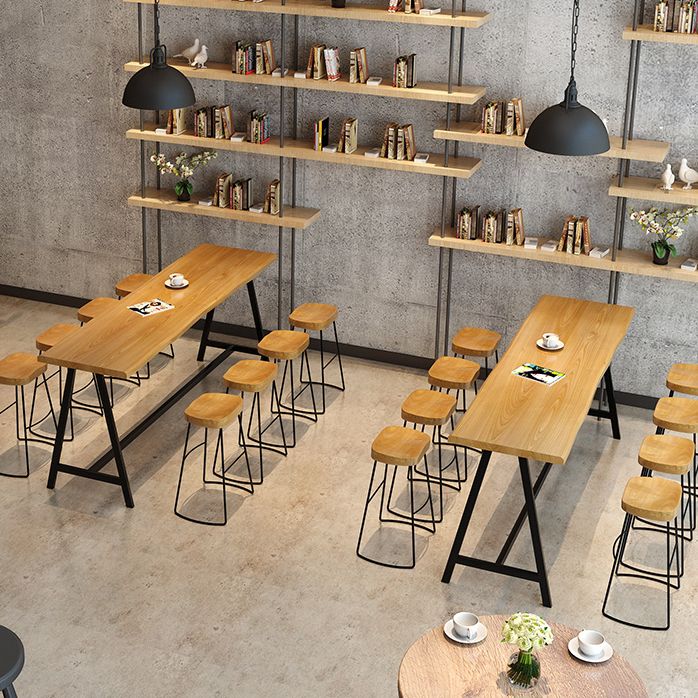 Tavolo da pranzo in legno in legno di pino tavolo da pranzo industriale bar con base di cavalletto nero