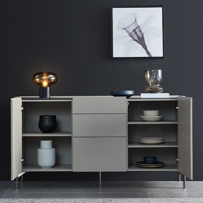 Server da pranzo in pietra grigia e buffet in legno con cassetti