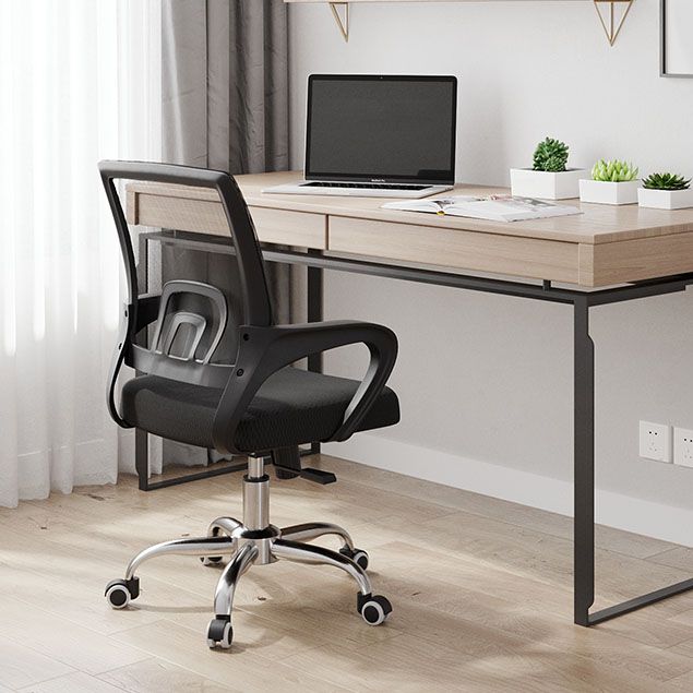 Moderne stijl bureau stoel vaste armen midden achterkant ergonomische taakstoel met wielen