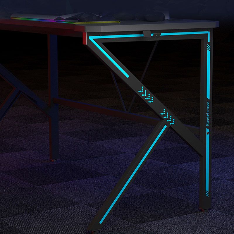 Escritorio de dormitorio de color negro con mesa de acero