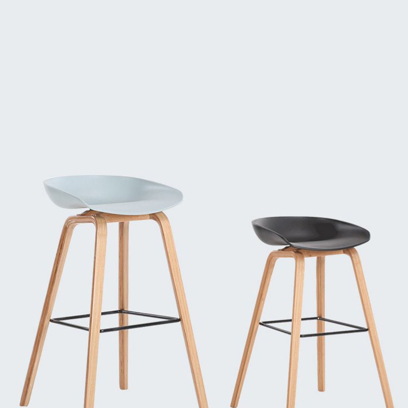 Sgabello da bar senza bracciole moderno con banco in legno in legno con poggiapiedi