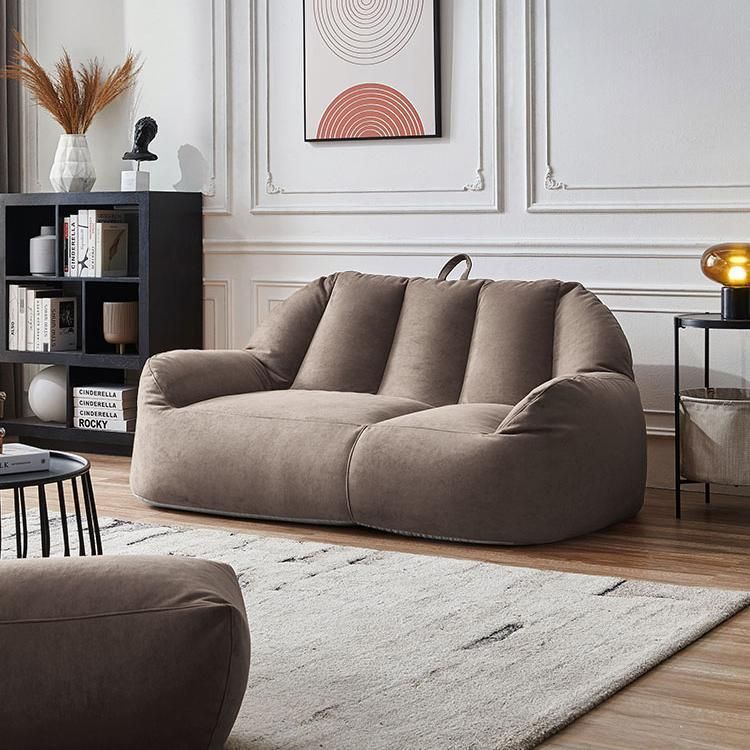 リビングルーム用のモダンなマイクロスエード湾曲フレアアームソファ27.55 "w