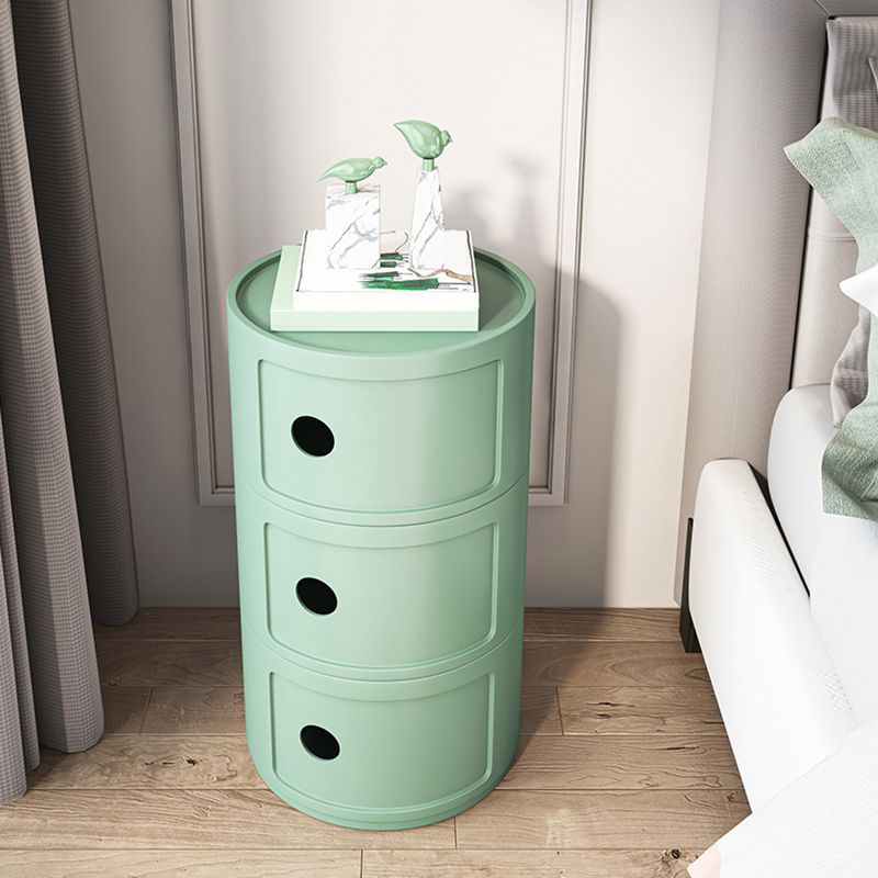 Los gabinetes incluyen la mesa de metal de la cabaña de la noche para el dormitorio