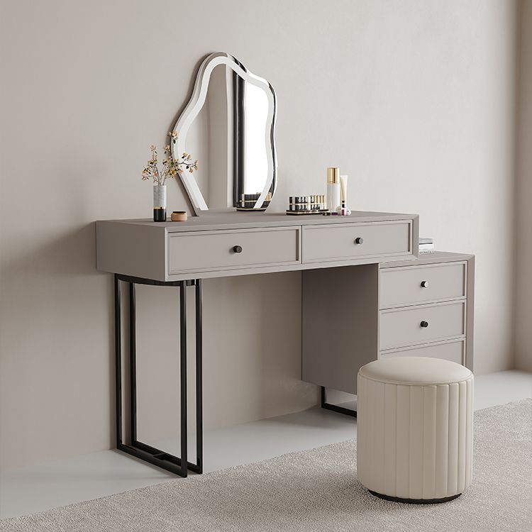 Set da tavolo da toeletta per la scrivania vanità per trucco grigio in piedi