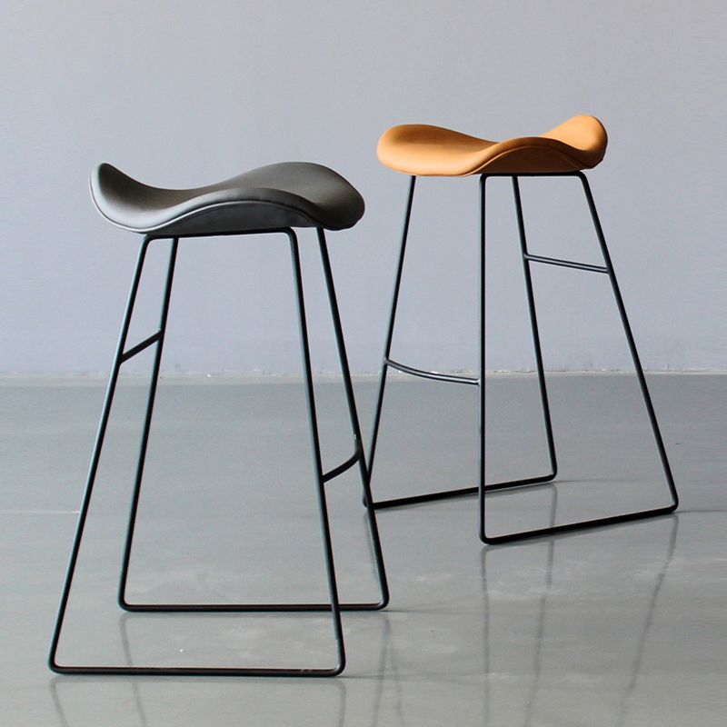 Black PU Leather Barstools Industrial Low Back Bristol Counter Stool with Saddle Seat Clearhalo 'Bar Furniture' 'Bar Stools' 'bar_stools' 'furniture_bar_stools' 'Kitchen & Dining Furniture' 'kitchen&dining_furn' 'kitchen' 'kitchen_furn' Furniture' 1200x1200_5a36bf6b-bcf7-4978-8683-9f4a13f91b7b