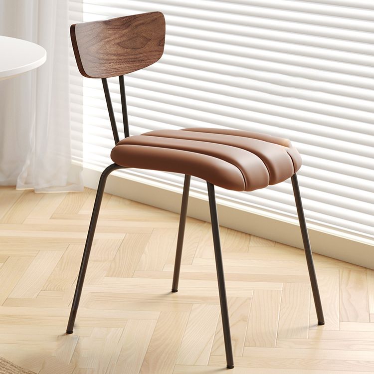 Silla lateral de estilo industrial Silla de comedor tapizada con base de metal