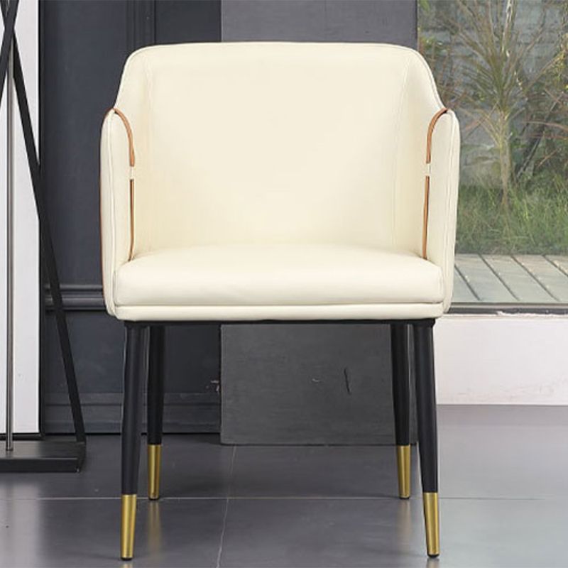 Sillas laterales de comedor de cuero de estilo escandinava