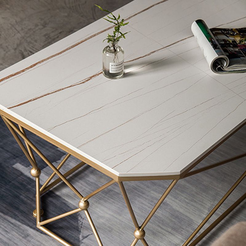 Luxe salontafel met stenen blad, cocktailtafel met metalen frame en plank