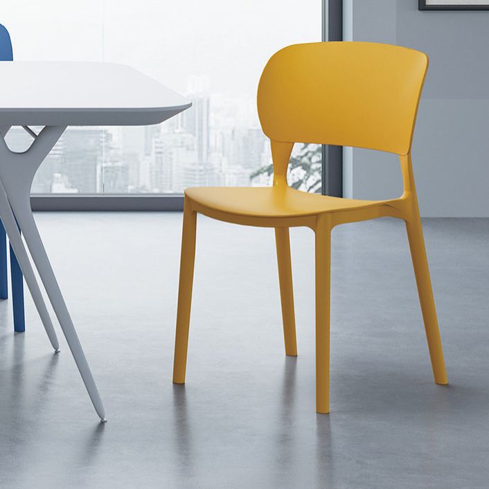 Eigentijdse stijl eetkamerstoel armloze eetkamerstoel met plastic benen voor keuken