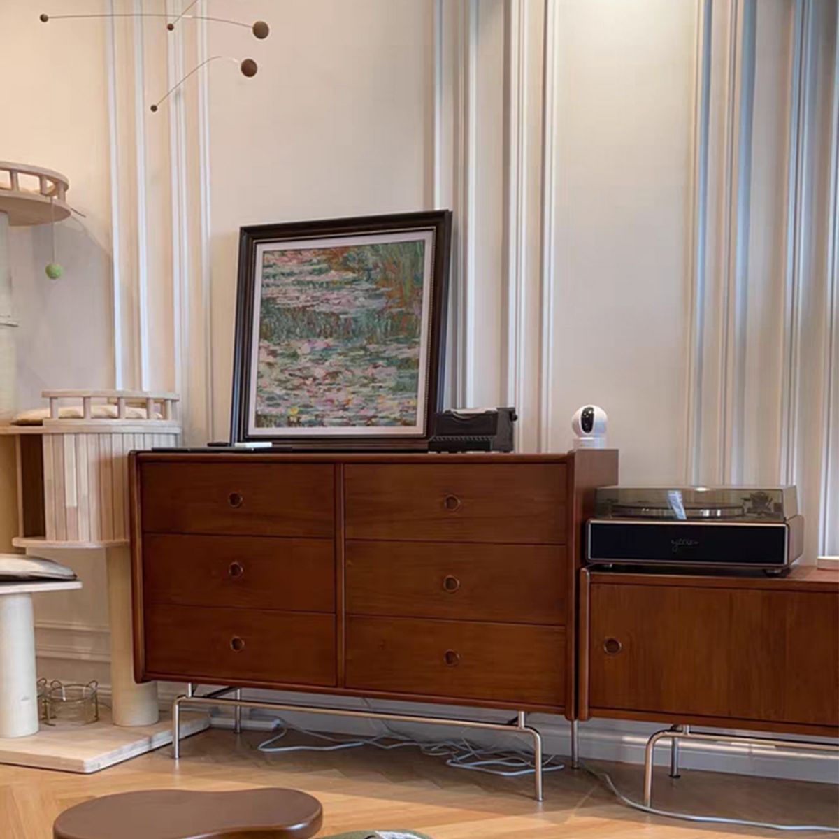 Mid-Century Modern Accent Chest with Drawers and Straight Legs in Brone Clearhalo 'Cabinets & Chests' 'cabinets_chests' 'furn' 'furn_cabinets_chests' 'Furniture' 'Living Room Furniture' 1200x1200_5ae0f770-8a9d-4166-929a-283f173579fc