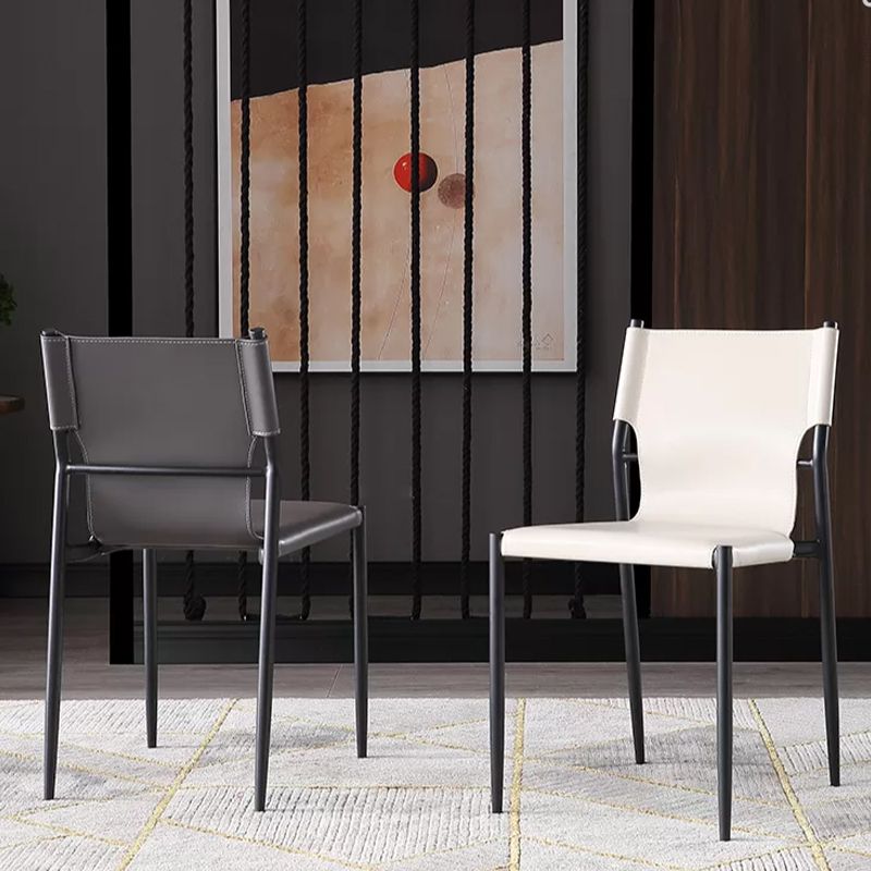 Chaises de salle à manger en cuir industriel chaises latérales sans bras avec des jambes en métal pour un usage domestique