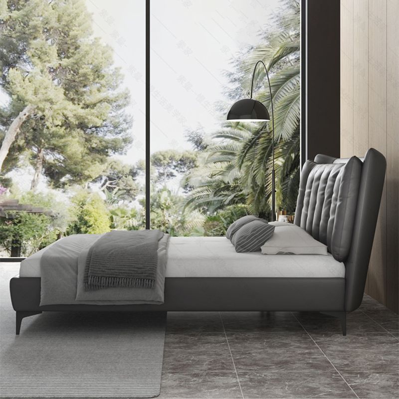 Lit standard moderne du milieu du siècle avec jambes et tête de lit à oreilles