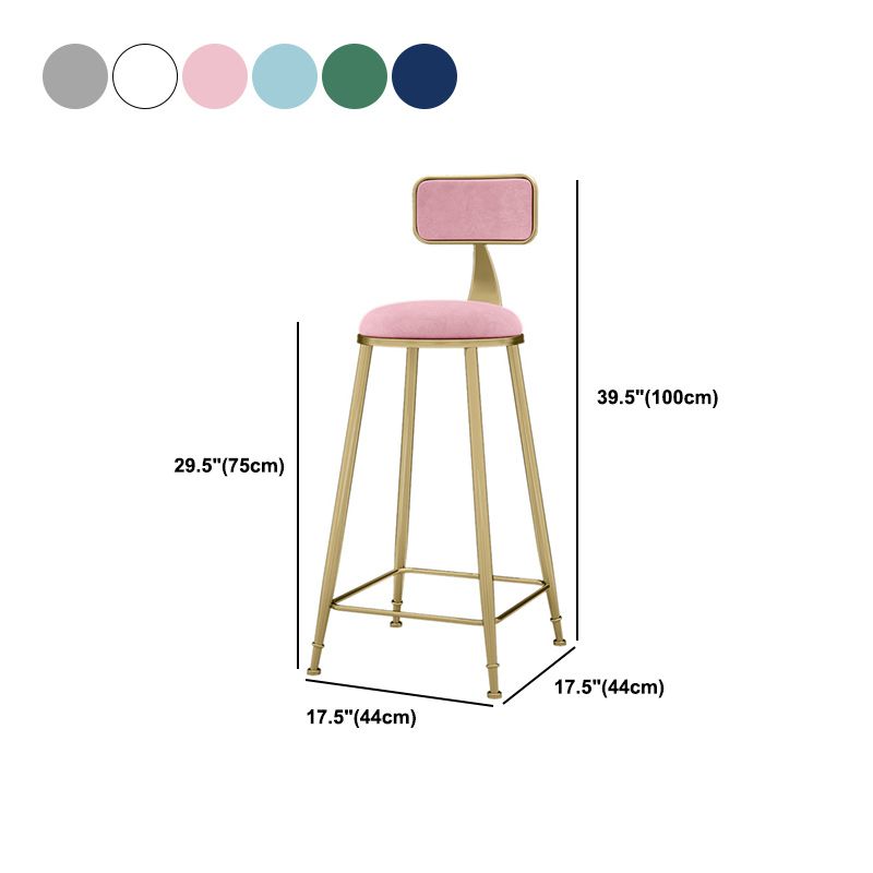 Tabouret de comptoir à dos de dos glamour tabouret de bar en fer avec coussin en velours et pédale pour la cuisine