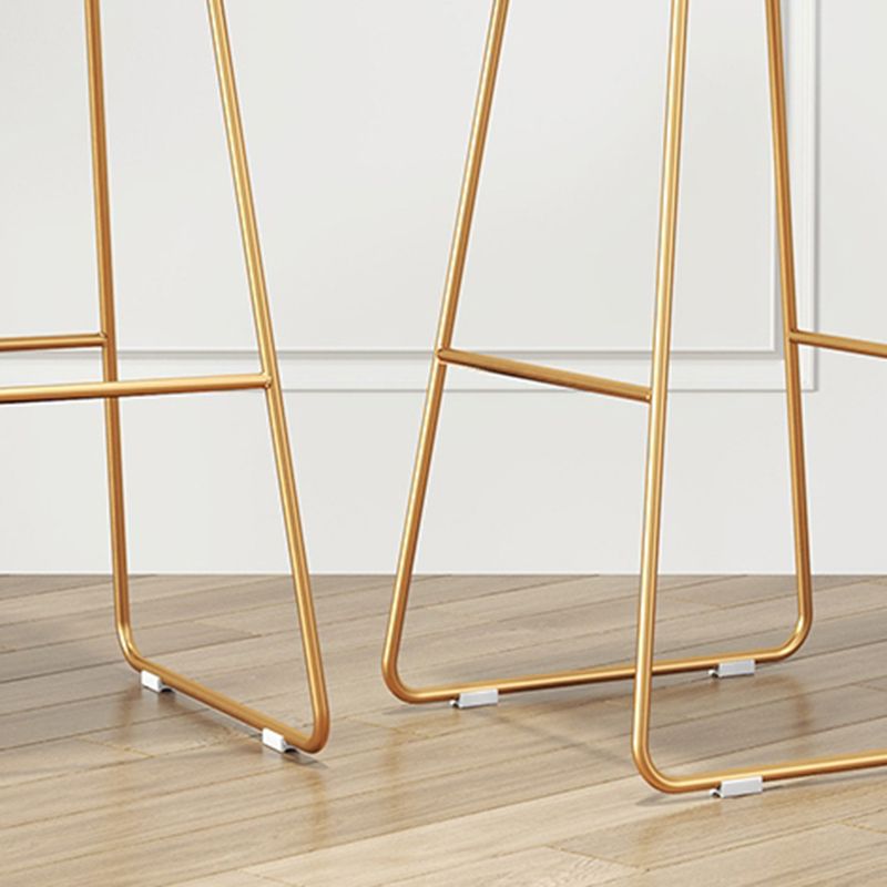 Taburete de barra de cuero falso taburete sin altura de altura con base de oro