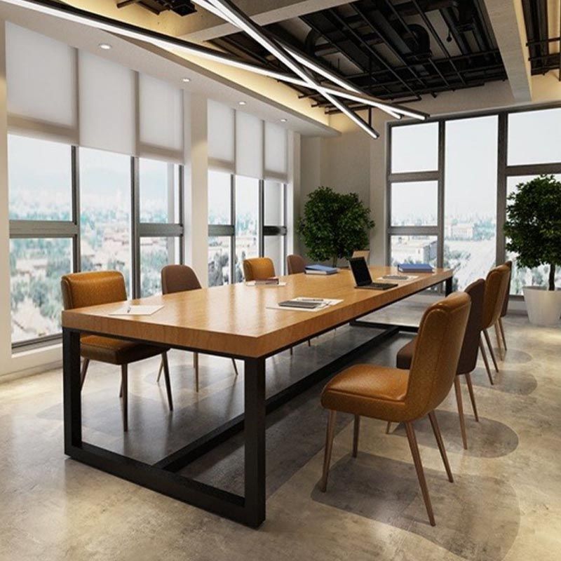 Zeitgenössischer Kiefernholz -Büro -Schreibtisch rechteckiger Schreibtisch mit Metallbasis