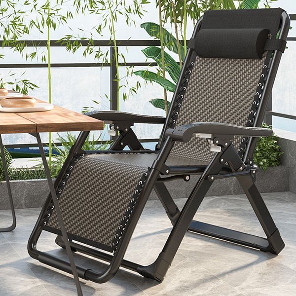 Sedia reclinabile in metallo contemporanea con armi e poggiatesta