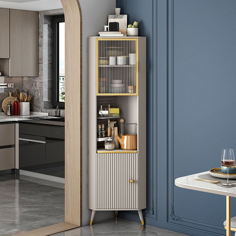 Scheda laterale in pietra a buffet in stile moderno con armadi
