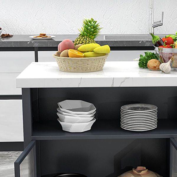 モダンな大理石の島のテーブルダイニングルームのキッチントロリーと収納キャビネット