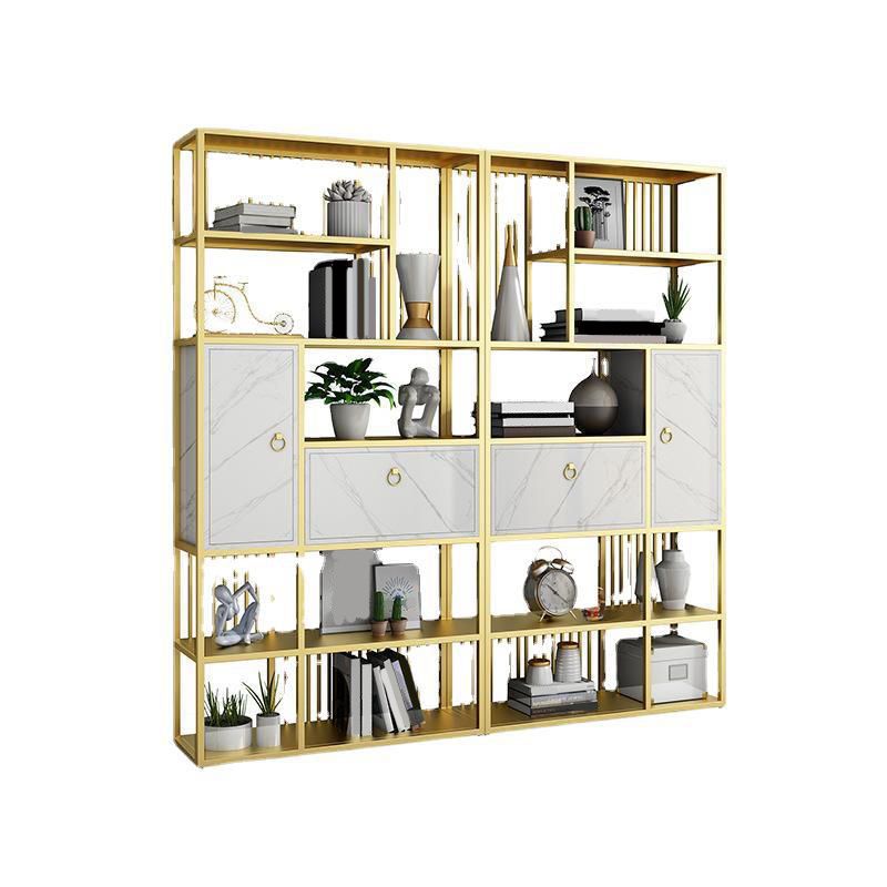 Libreria in metallo glam e scaffale in legno.