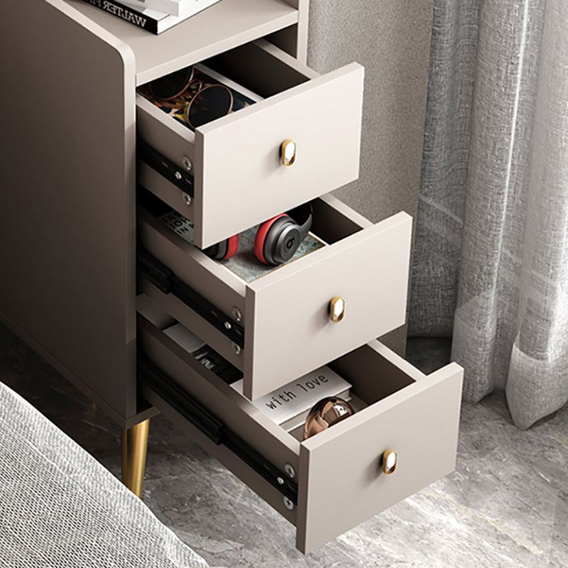 Mesa nocturna de almacenamiento abierta de cama de madera con patas con piernas