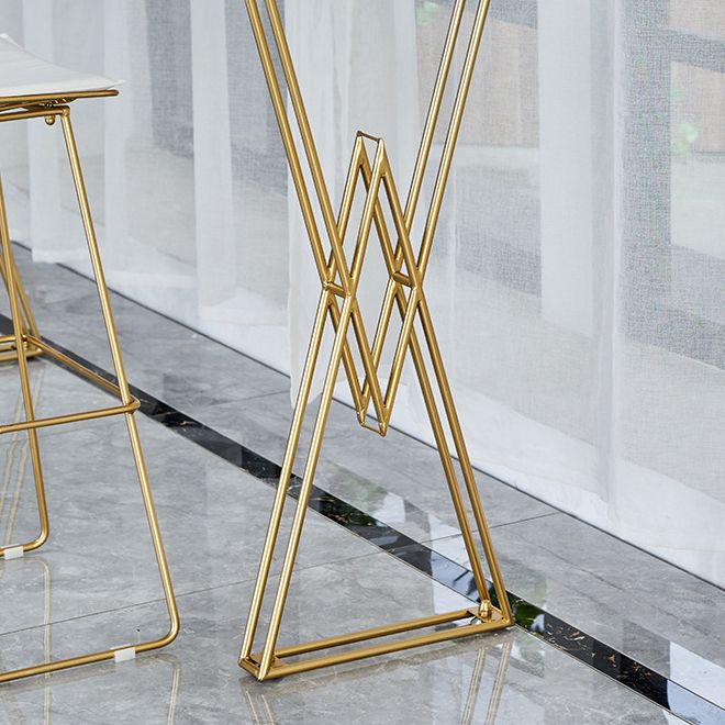 Traditional Luxury Solid Wood Table Gold and Metal Base Bar Table Clearhalo 'Bar Furniture' 'Bar Tables' 'bar_tables' 'furn' 'furn_bar_tables' 'Furniture' 'Kitchen & Dining Furniture' 1200x1200_5c91083b-b12e-48b1-b8c1-e149c646510d