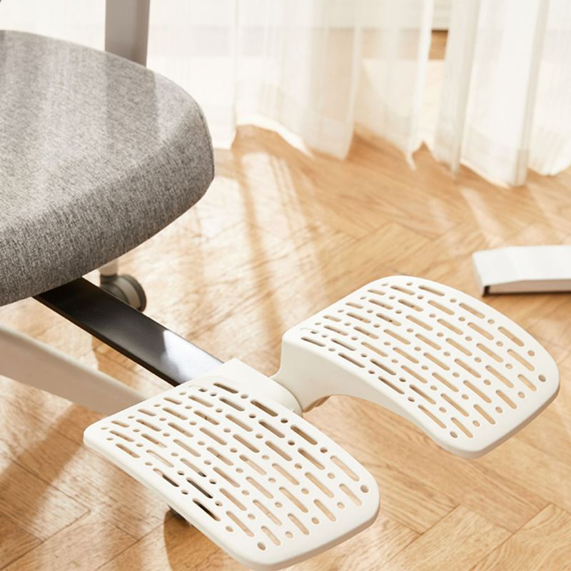 モダンな取り外し可能な武器椅子の傾きメカニズムホイール付き人間工学に基づいたデスクチェア