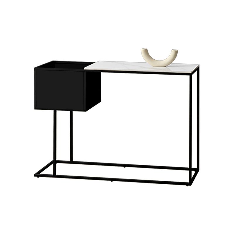 Tabella di consoe di base con cornice di ferro con top in pietra e scaffale