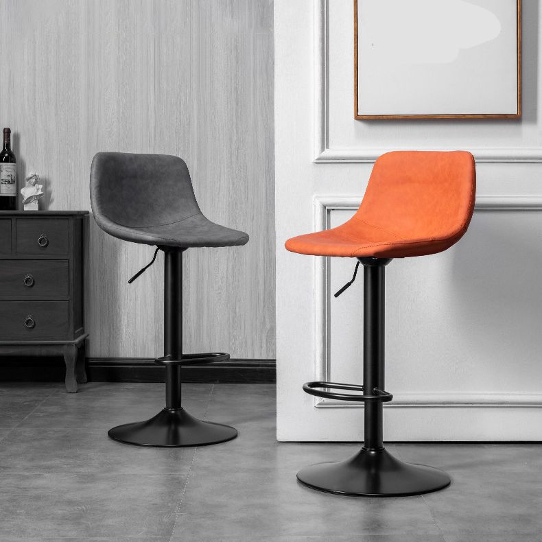 Skandinavischer Metallhocker Kunstleder gepolsterte Thekenhocker im matten Finish für Innenräume