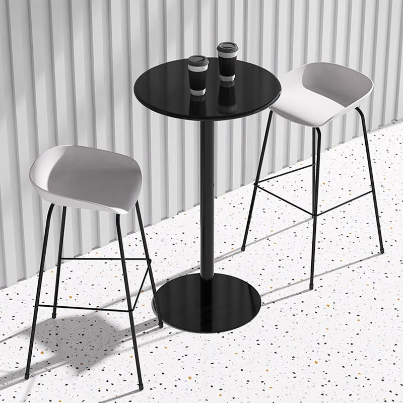 Eigentijdse woonkamer plastic lage rug barkruk met voetsteun