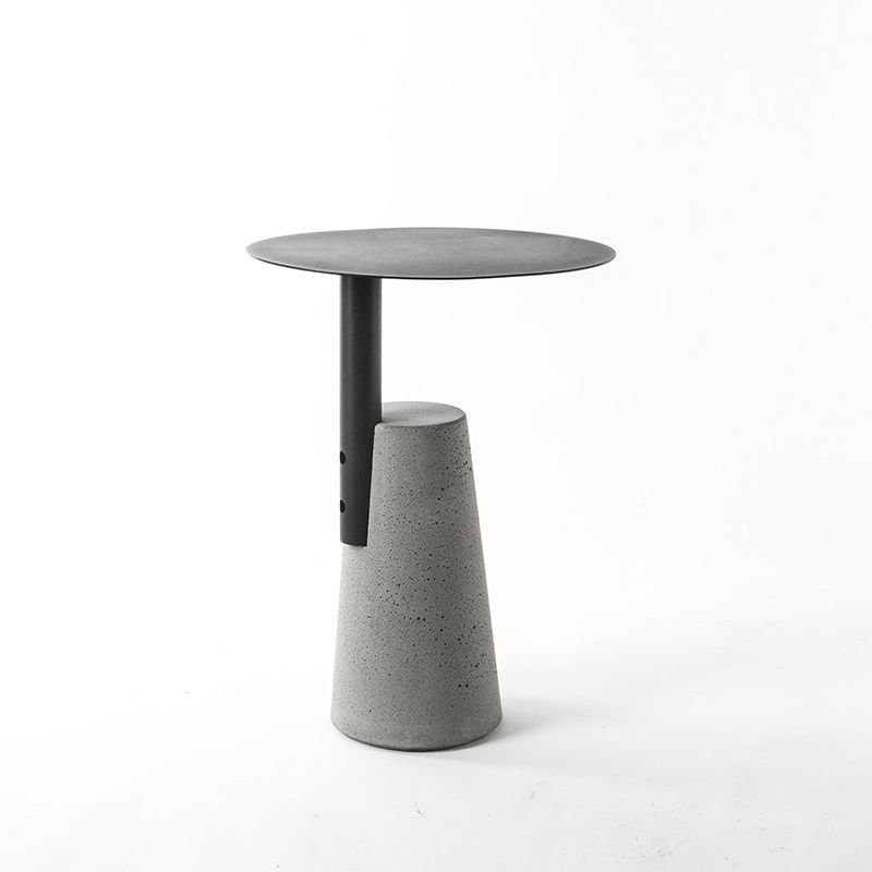 Tabella laterale superiore del ferro in calcestruzzo di divano di divano laterale tavolo