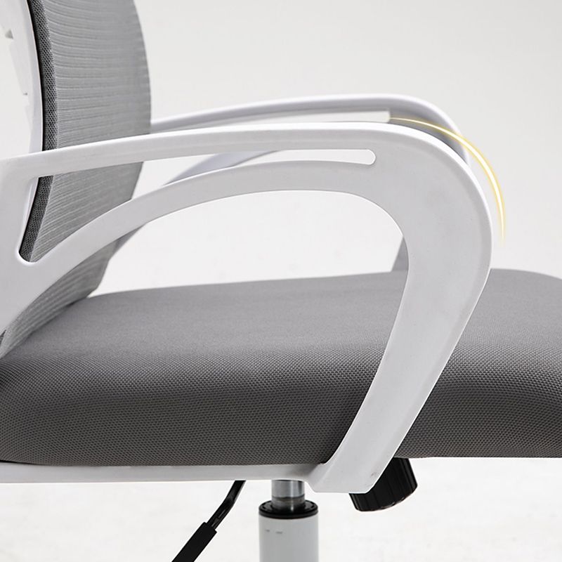 モダニズム固定武器室の椅子メッシュバックデスクチェア付き車輪付き