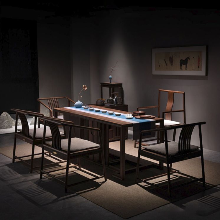 Sedia a braccio da sala da pranzo tradizionale posteriore.