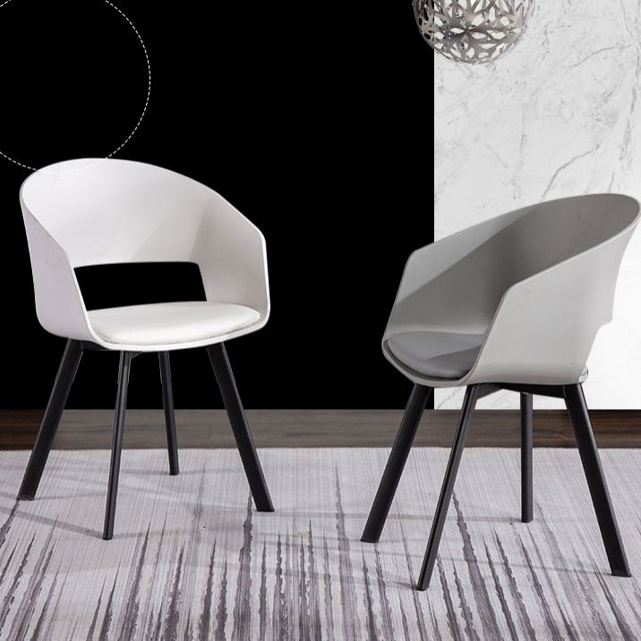 現代的なダイニングアームチェアマット仕上げプラスチックオープンバックチェア