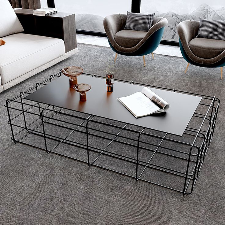 Tavolino moderno di metà secolo con top di ferro in nero