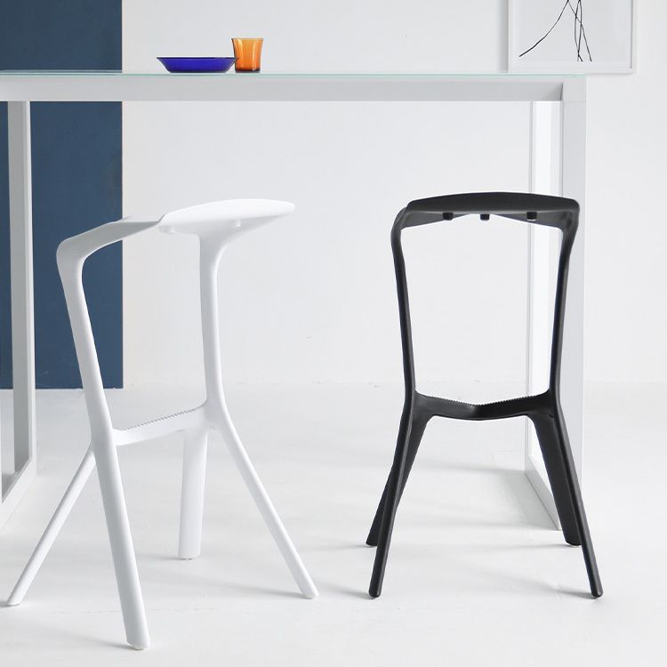 Tabouret de bar en plastique industriel Tabouret de hauteur de bar empilable d'intérieur