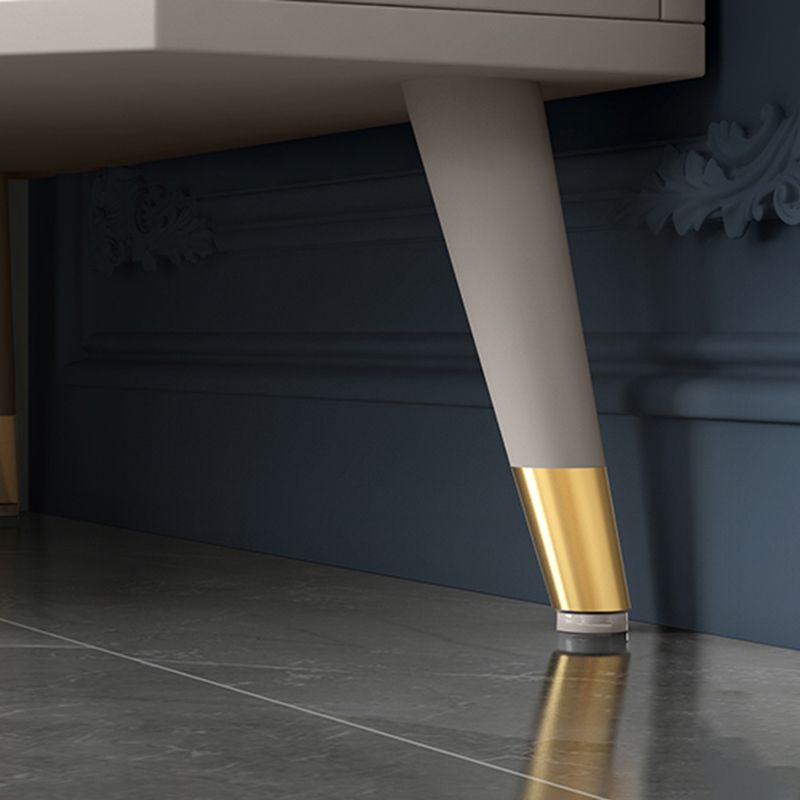 Scheda laterale in pietra a buffet in stile moderno con armadi