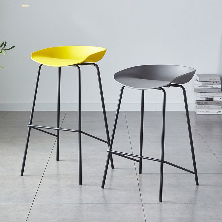 Modern Bar Stool Armless Plastic Indoor Barstool with Footrest Steel Base Clearhalo 'Bar Furniture' 'Bar Stools' 'bar_stools' 'furn' 'furn_bar_stools' 'furniture_bar_stools' 'Kitchen & Dining Furniture' 'kitchen&dining_furn' 'kitchen' 'kitchen_furn' Furniture' 1200x1200_5d6b5fd8-eb9d-400c-9b4b-a6cc20da2518