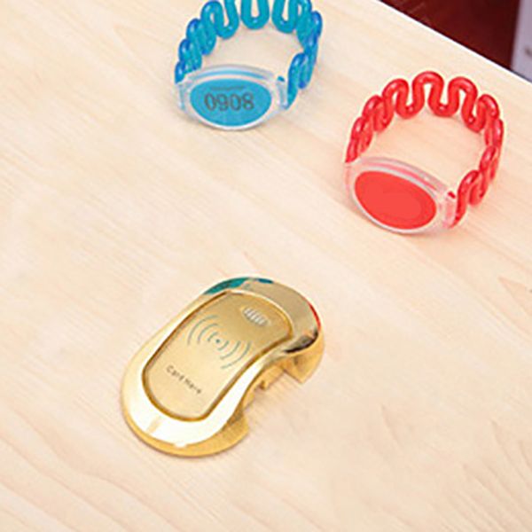 Armoire de rangement en bois fabriqué armoire intérieure contemporaine avec porte à charnière