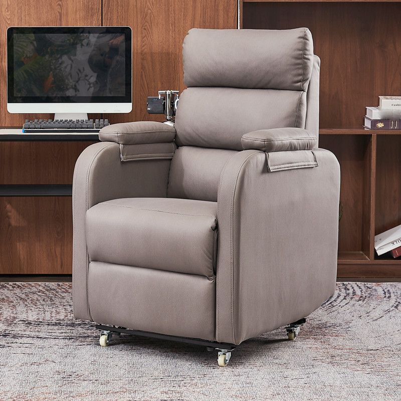 Sedia da poltrona in pelle in pelle in finta polpa di colore massiccio.